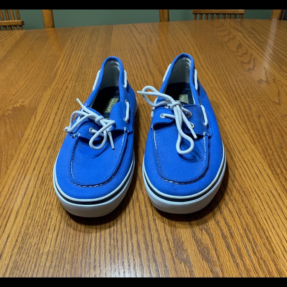 Men’s Sperry Boat shoes in size 11.